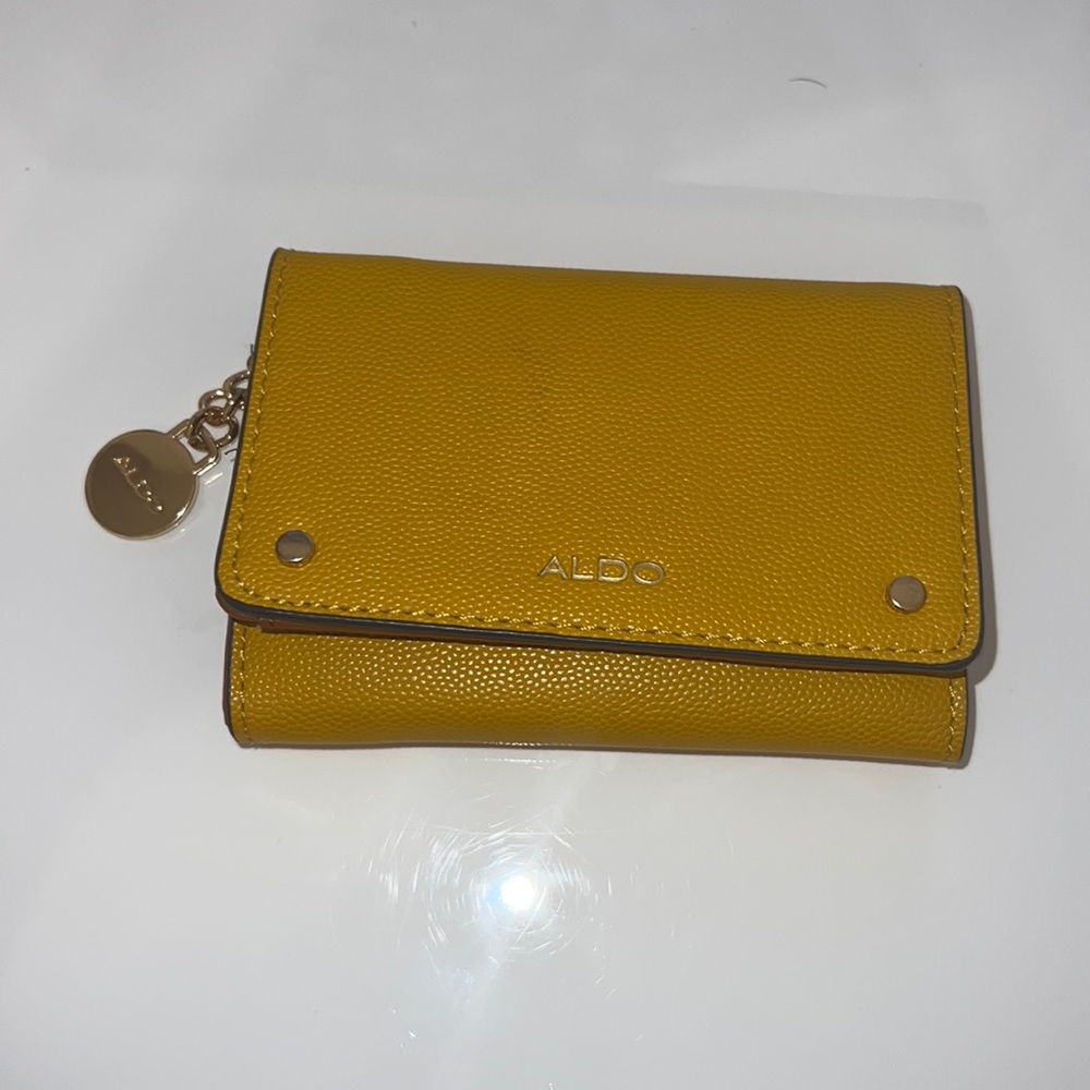 Ladies small faux leather wallet